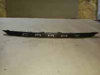 Накладка двери багажника toyota camry 70 xv70 2017-2023 задн. 