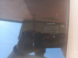 Стекло двери toyota rav4 50 xa50 2018- задн. лев.