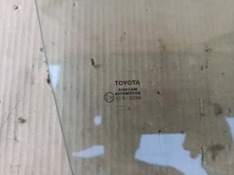 Стекло двери toyota corolla e210  2020- перед. прав.