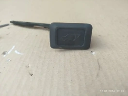 Кнопка открывания багажника toyota rav4 50 xa50 2018-  