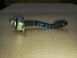 Ограничитель двери nissan qashqai j11 2013-2021 перед. прав.