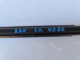 Бархотка двери toyota rav4 50 xa50 2018- задн. лев.