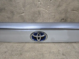 Накладка крышки багажника toyota rav4 50 xa50 2018-  