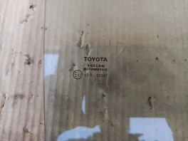 Стекло двери toyota corolla e210  2020- задн. прав.
