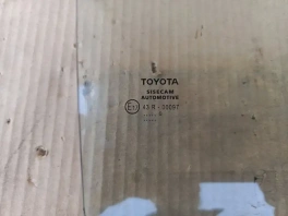 Стекло двери toyota corolla e210  2020- задн. прав.
