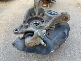 Кулак поворотный toyota rav4 50 xa50 2018- перед. лев.