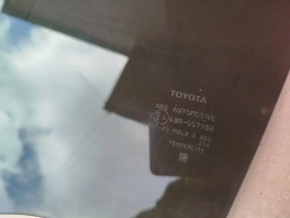 Стекло двери toyota rav4 50 xa50 2018- задн. лев.